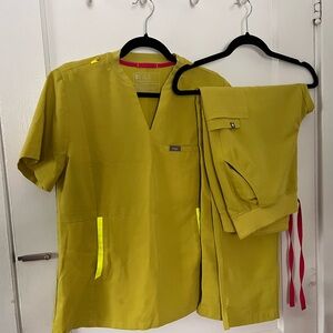 Figs Yellow Scrub Set